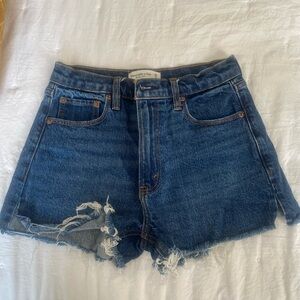 Abercrombie & Fitch “The Mom Short” High Rise- size 25 (0)